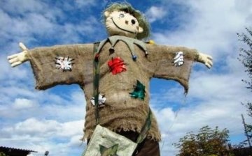 An overview of the materials from which you can make a garden scarecrow