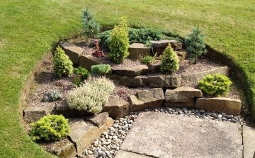 Methods for decorating a decorative flower bed